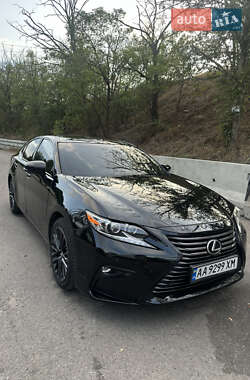 Седан Lexus ES 2016 в Киеве
