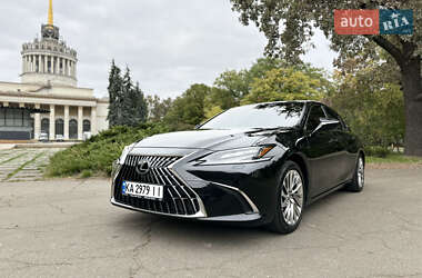 Седан Lexus ES 2022 в Киеве