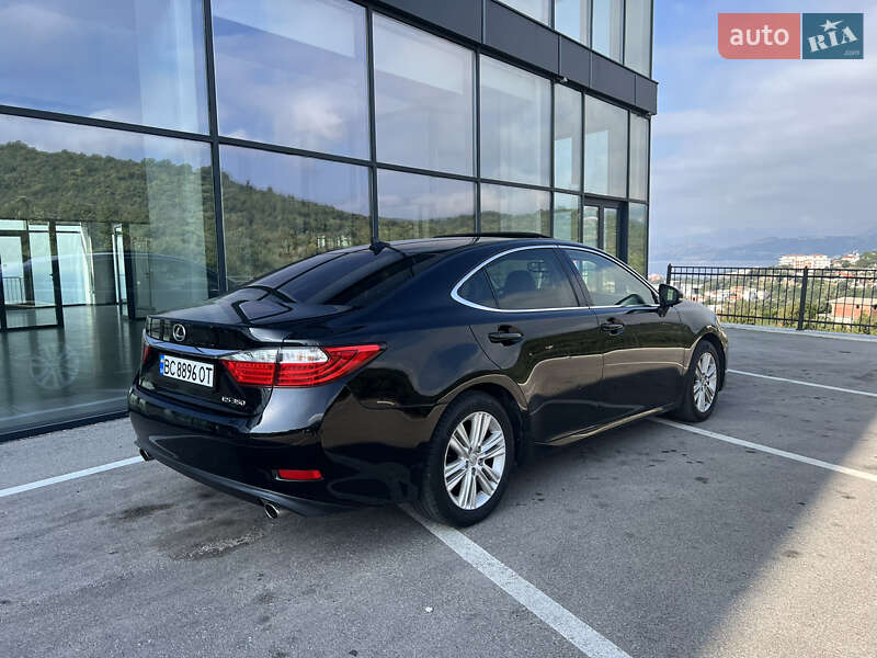 Седан Lexus ES 2014 в Самборе