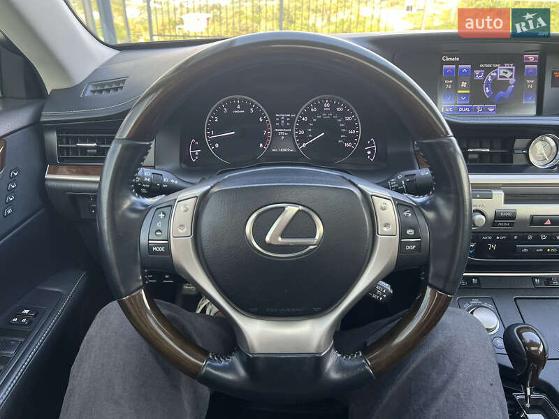 Седан Lexus ES 2014 в Самборе