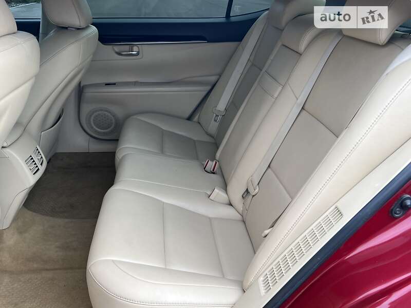 Седан Lexus ES 2013 в Киеве фото 43 Седан Lexus ES 2013 в Киеве