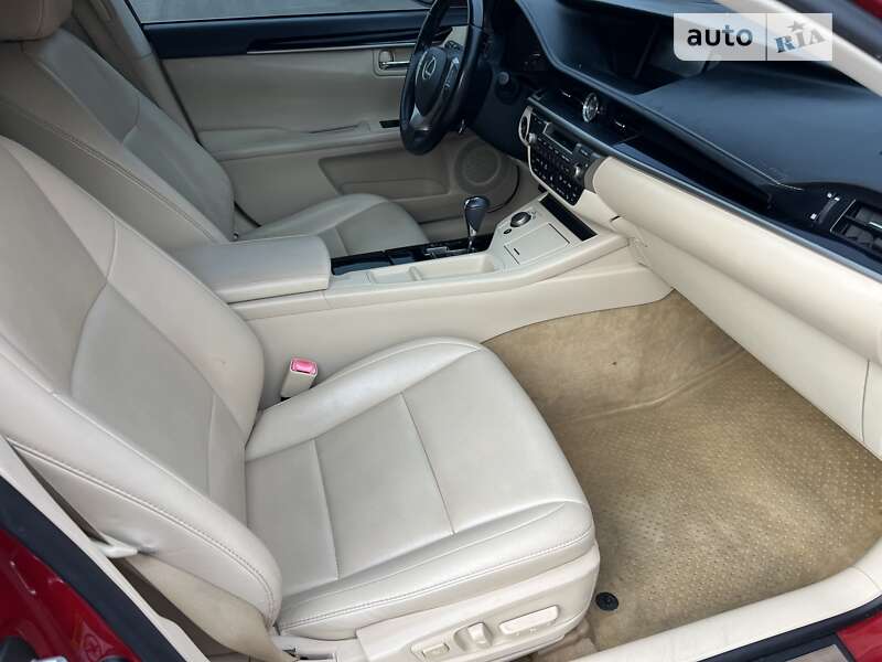 Седан Lexus ES 2013 в Киеве фото 47 Седан Lexus ES 2013 в Киеве
