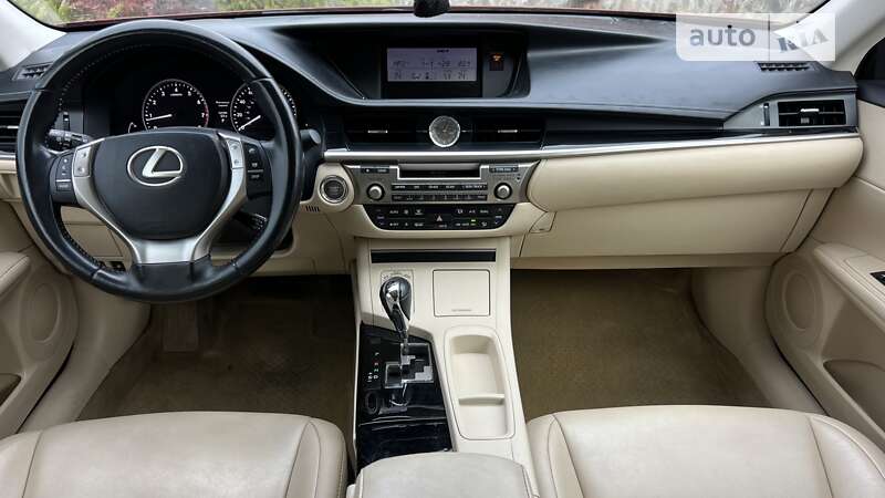 Седан Lexus ES 2013 в Киеве фото 52 Седан Lexus ES 2013 в Киеве