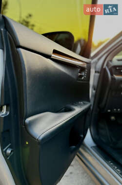 Седан Lexus ES 2013 в 