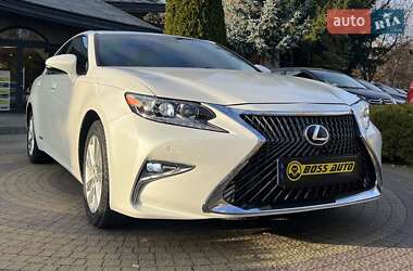 Седан Lexus ES 2014 в Львове