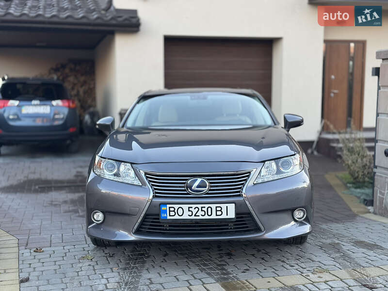 Седан Lexus ES 2014 в Тернополе