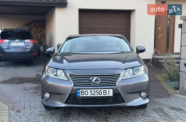 Седан Lexus ES 2014 в Тернополе