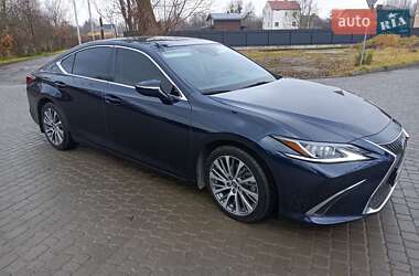 Седан Lexus ES 2019 в Львове