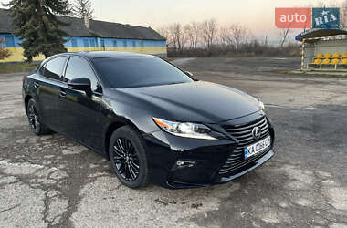 Седан Lexus ES 2015 в Чернівцях