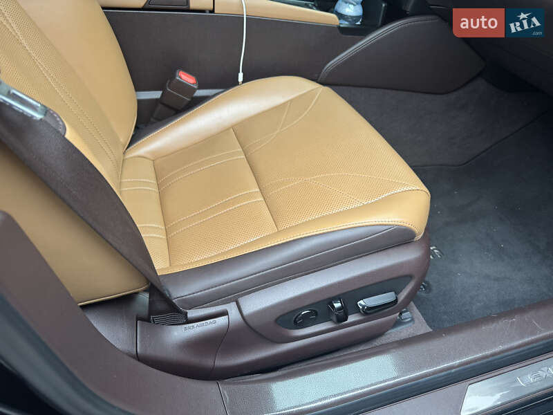 Седан Lexus ES 2018 в Киеве фото 12 Седан Lexus ES 2018 в Киеве