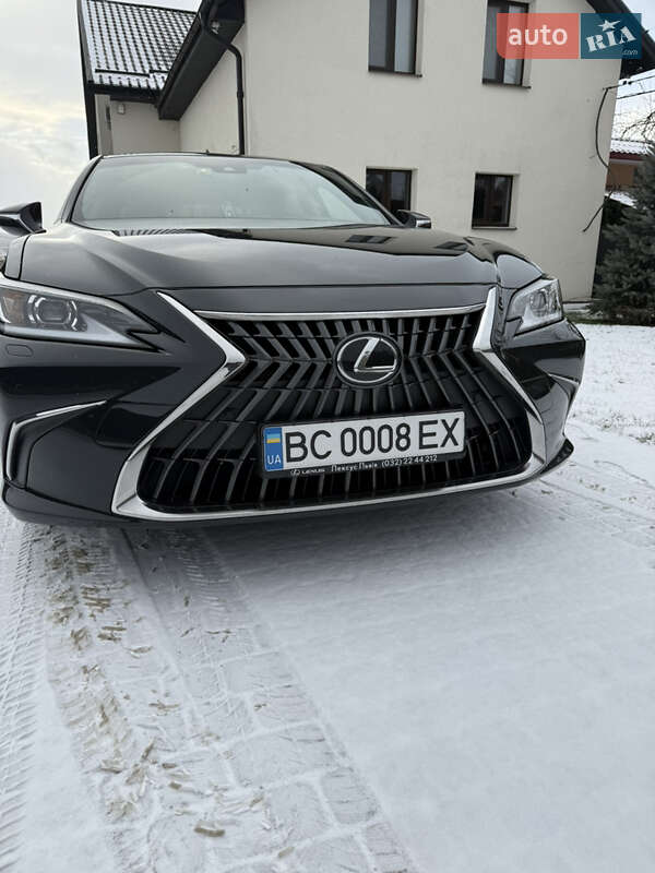 Седан Lexus ES 2022 в Львове