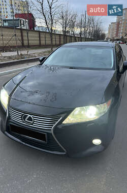 Седан Lexus ES 2014 в Киеве