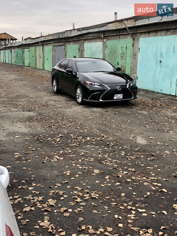 Седан Lexus ES 2013 в Киеве
