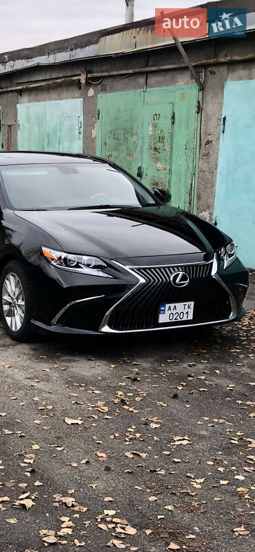 Седан Lexus ES 2013 в Киеве