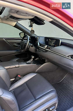 Седан Lexus ES 2019 в 