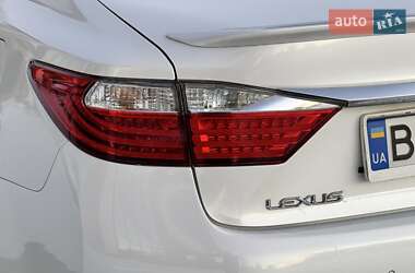 Седан Lexus ES 2015 в Тернополе