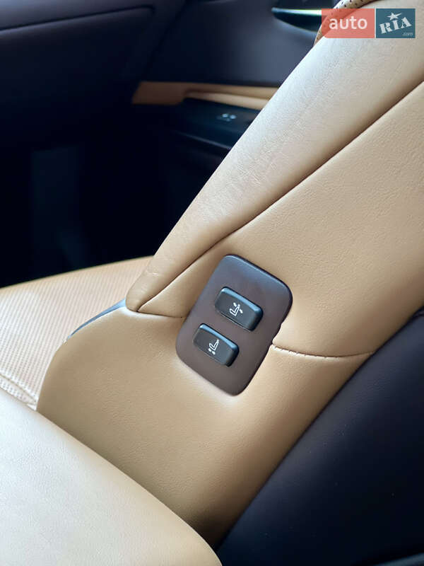 Седан Lexus ES 2018 в Києві