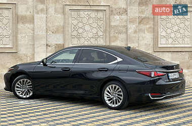 Седан Lexus ES 2019 в 