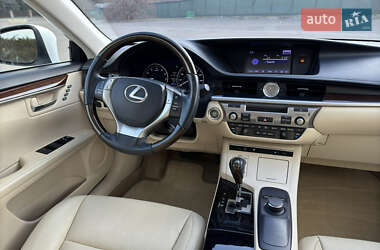 Седан Lexus ES 2013 в Умани