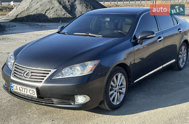 Седан Lexus ES 2011 в Жашківу