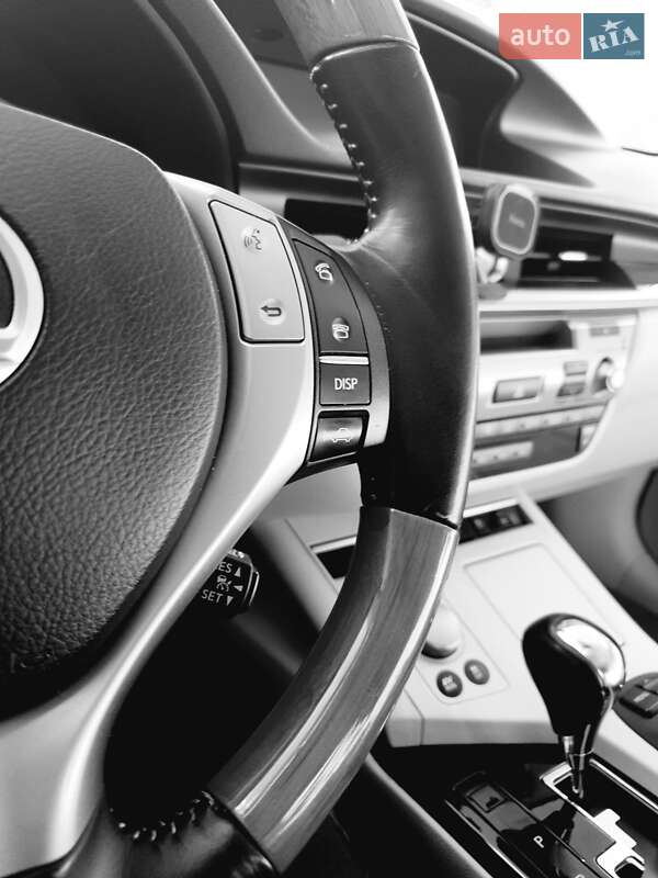 Седан Lexus ES 2013 в Києві