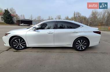 Седан Lexus ES 2018 в Дніпрі