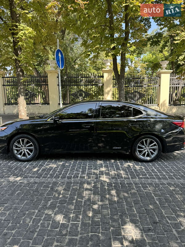 Седан Lexus ES 2016 в Дніпрі