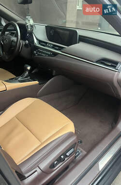 Седан Lexus ES 2019 в 