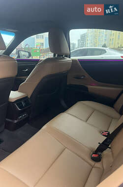 Седан Lexus ES 2019 в 