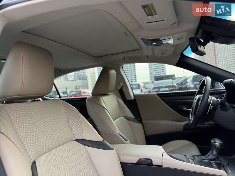 Седан Lexus ES 2019 в Киеве