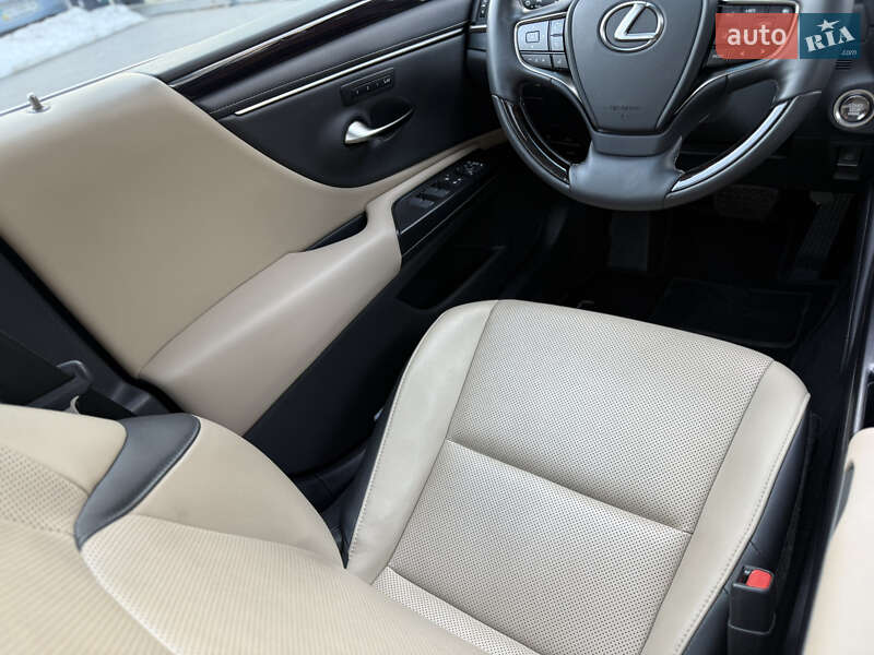 Седан Lexus ES 2019 в Киеве