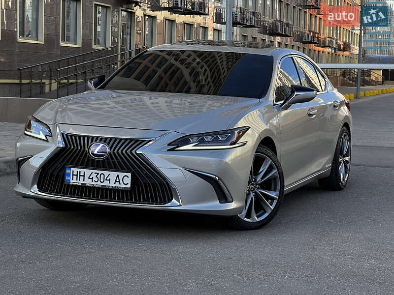 Lexus ES 2019