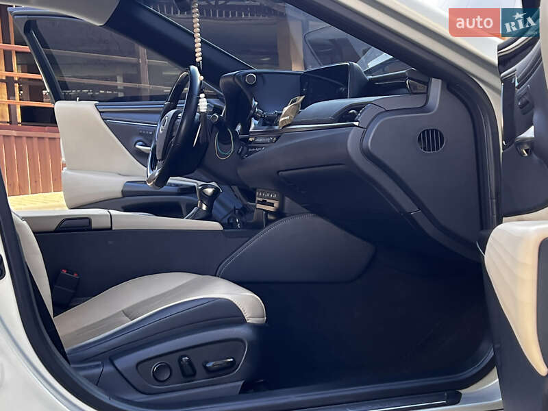 Седан Lexus ES 2019 в Одессе