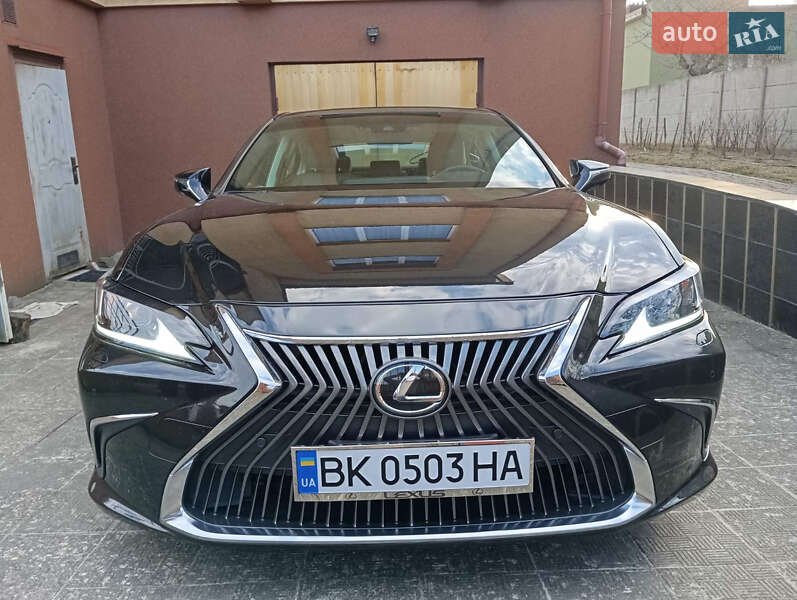 Lexus ES 2019