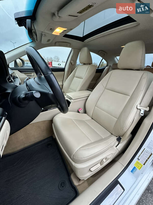 Седан Lexus ES 2014 в Киеве
