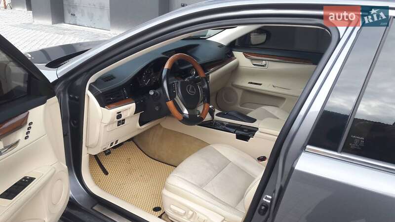 Седан Lexus ES 2014 в Івано-Франківську