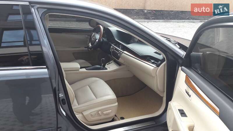 Седан Lexus ES 2014 в Івано-Франківську