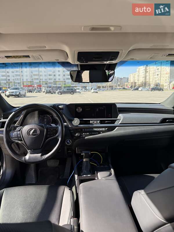 Седан Lexus ES 2019 в Ивано-Франковске