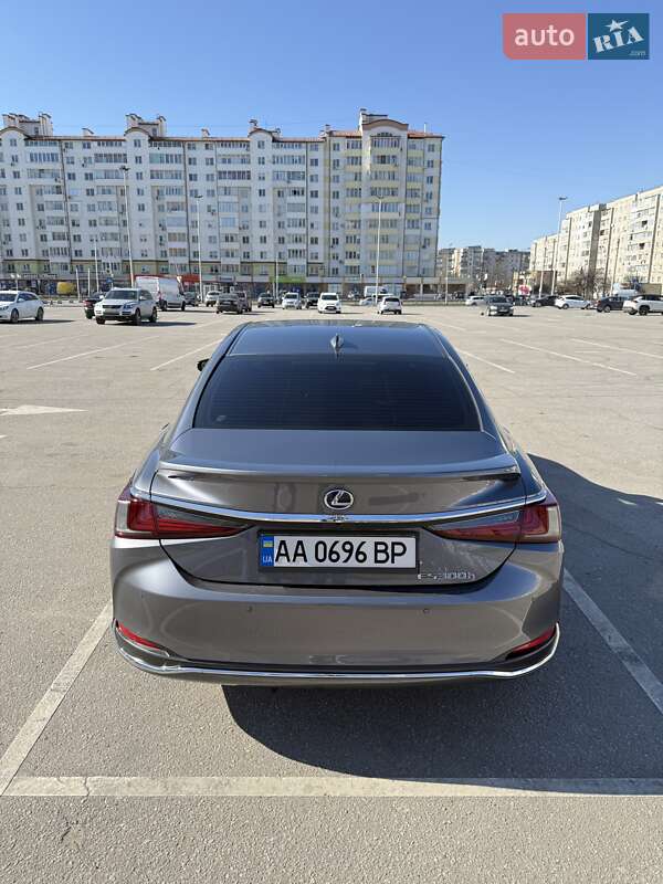 Седан Lexus ES 2019 в Ивано-Франковске