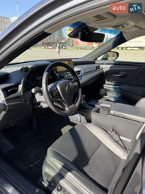 Седан Lexus ES 2019 в Ивано-Франковске