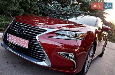 Седан Lexus ES 2016 в Виннице