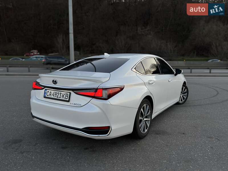 Седан Lexus ES 2021 в Киеве