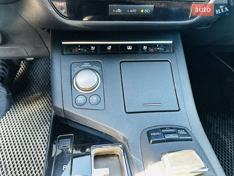 Седан Lexus ES 2013 в Чернівцях