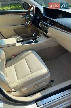 Седан Lexus ES 2014 в Дніпрі