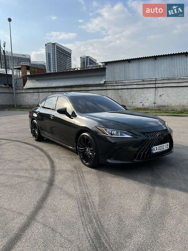 Lexus ES 2022