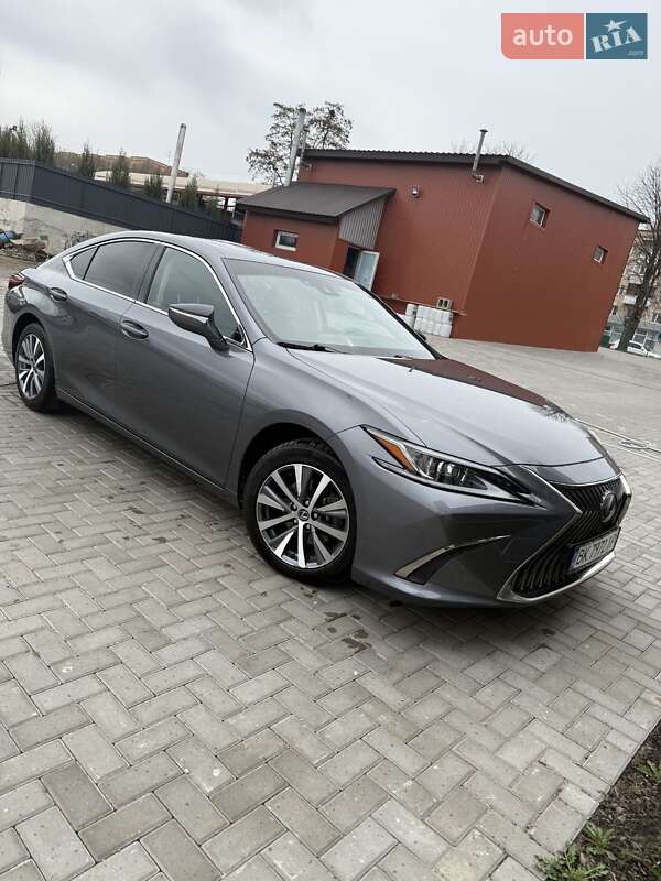 Седан Lexus ES 2020 в Рівному фото Седан Lexus ES 2020 в Рівному