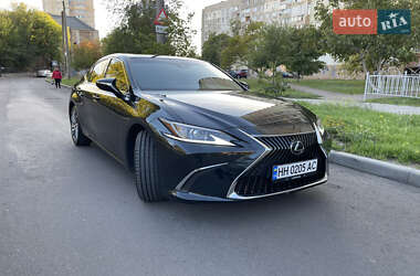 Седан Lexus ES 2019 в 