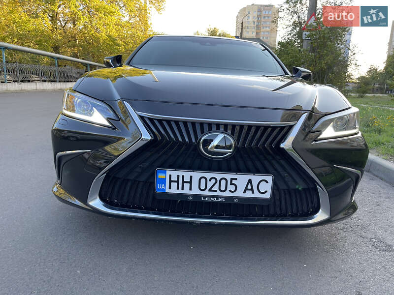 Седан Lexus ES 2019 в Николаеве