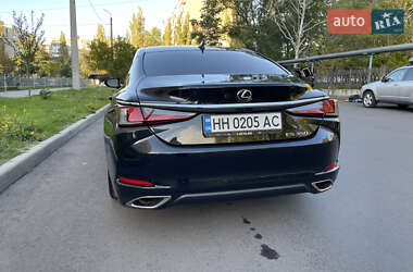 Седан Lexus ES 2019 в 