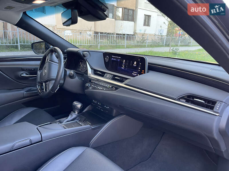 Седан Lexus ES 2019 в Николаеве